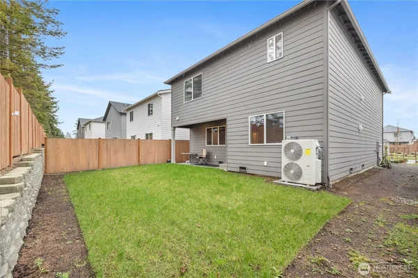 a view of a house with backyard