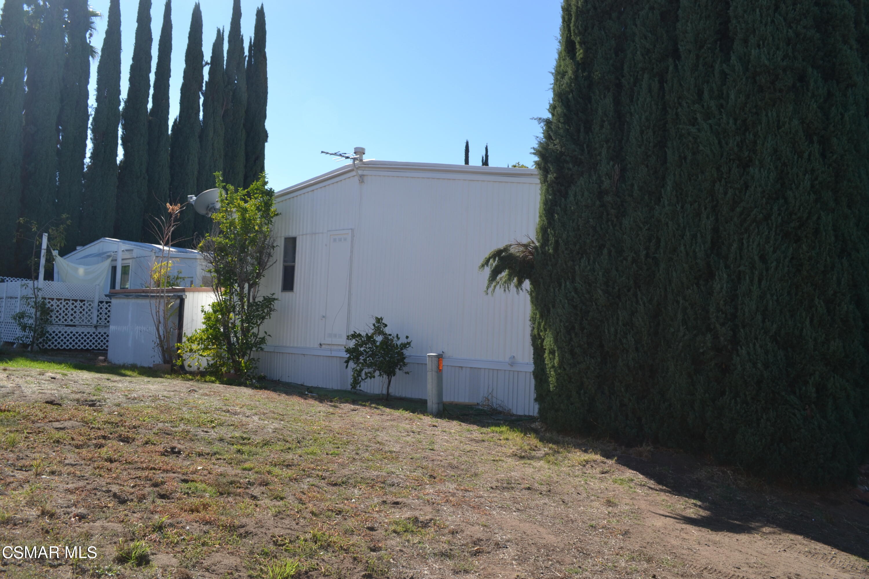 6480 Katherine Road, Unit 70 Simi Valley, CA 93063 - Photo 13 of 28 a backyard of a house with lots of green space