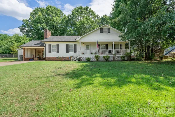 $309,000 | 1504 2nd Street Northeast, Conover, NC 28613