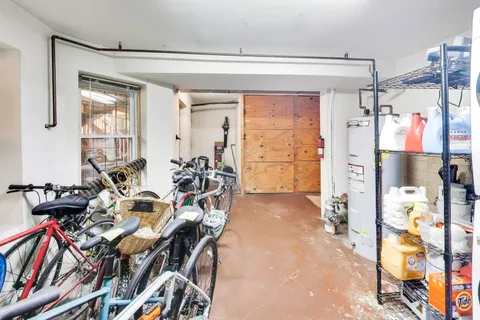 $639,000 | 843 West Grace Street, Unit 1E, Chicago, IL 60613