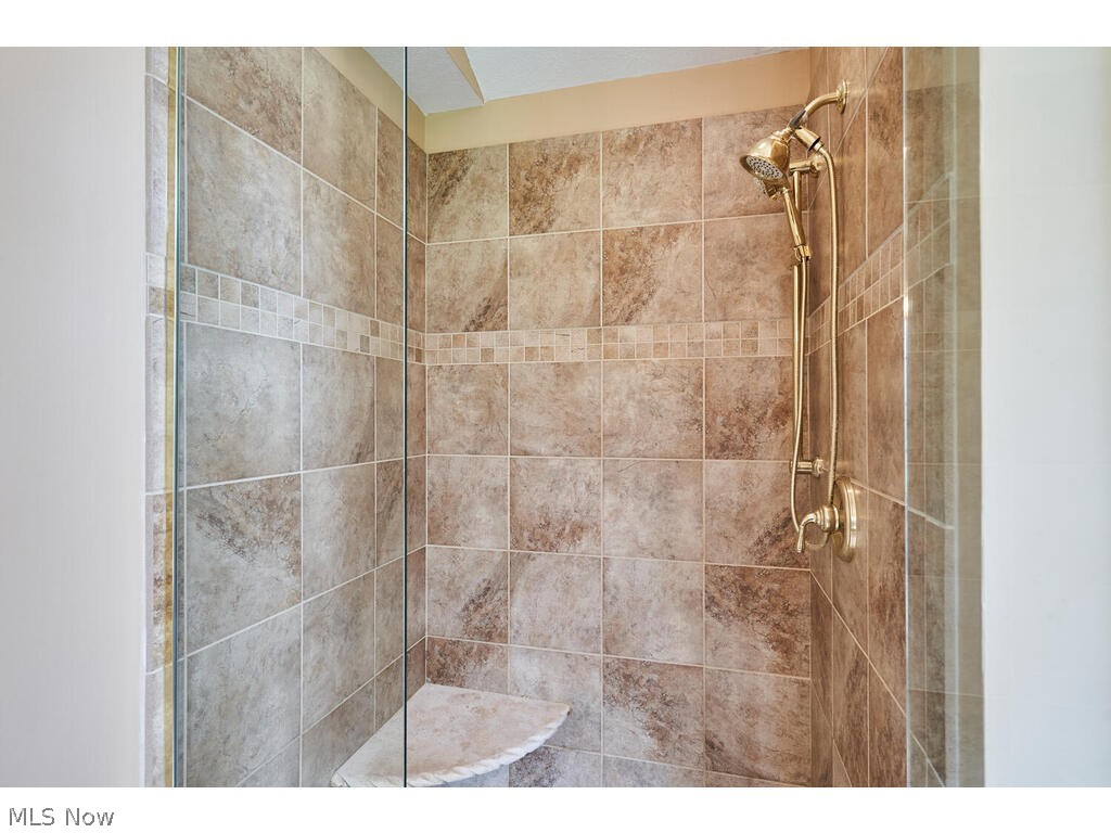 4808 Pin Oak Road Akron, OH 44333 - Photo 19 of 33