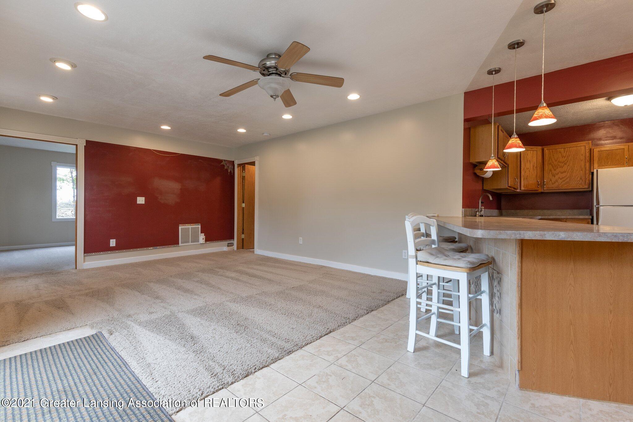 16600 Sweet Road Lansing, MI 48906 - Photo 11 of 36 Family room & Breakfast bar