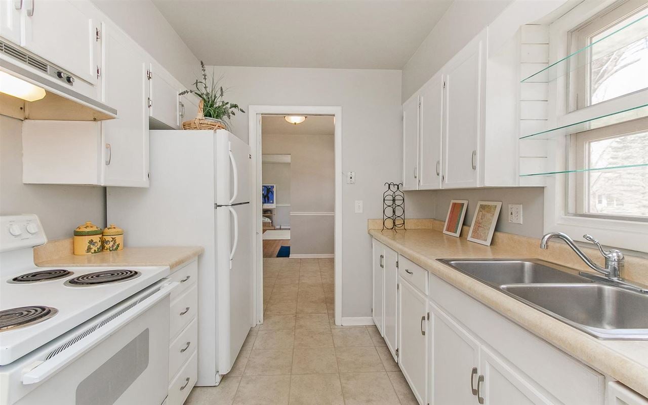 1435 Prairie Du Chien Road Iowa City, IA 52245 - Photo 10 of 25 Gallery Image 10