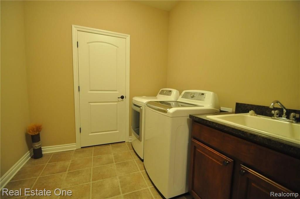 2744 Castlemartin Court Rochester, MI 48306 - Photo 18 of 30