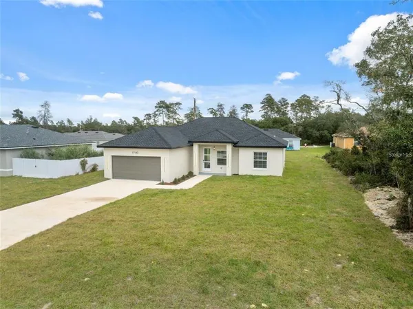 a front view of house with yard