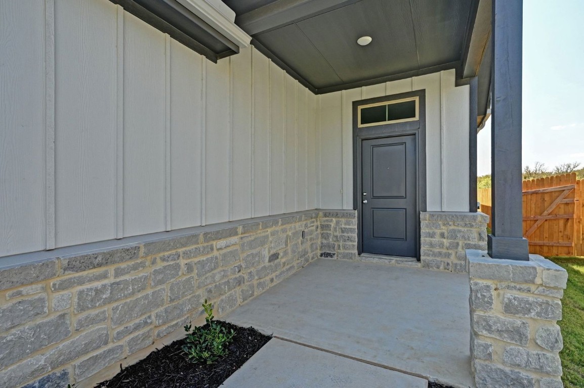270 Bendecido Loop Elgin, TX 78621 - Photo 3 of 39 a view of entryway