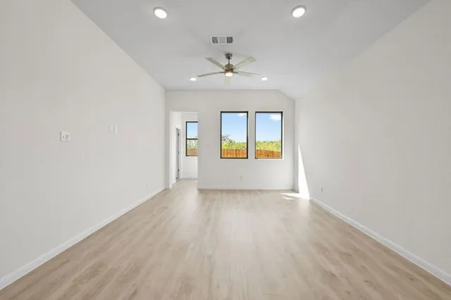 $286,900 | 270 Bendecido Loop, Elgin, TX 78621