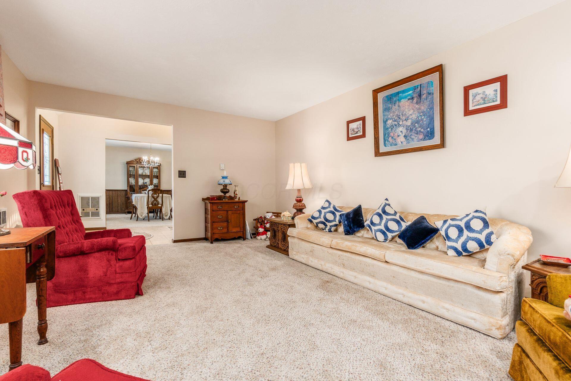 1200 Spring Valley Road London, OH 43140 - Photo 12 of 32 Living room