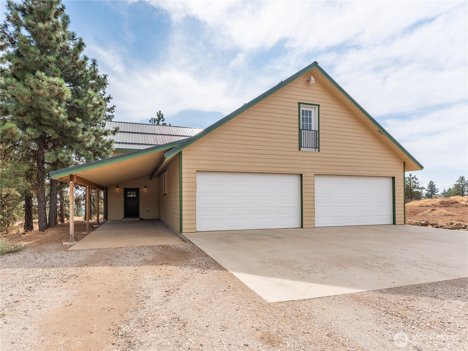 117 Hummingbird Road East Wenatchee, WA 98802 - Photo 2 of 40 a view of a house with a yard