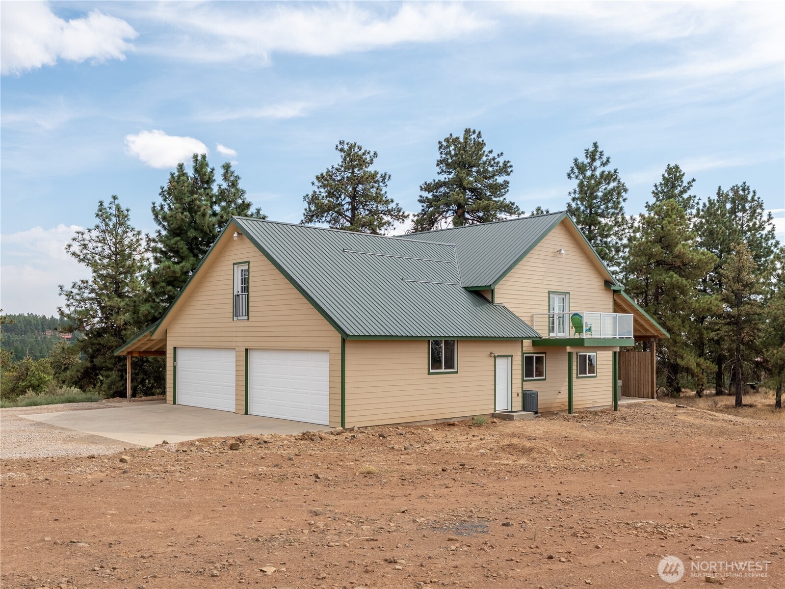117 Hummingbird Road East Wenatchee, WA 98802 - Photo 36 of 40 a view of a house with a yard and trees