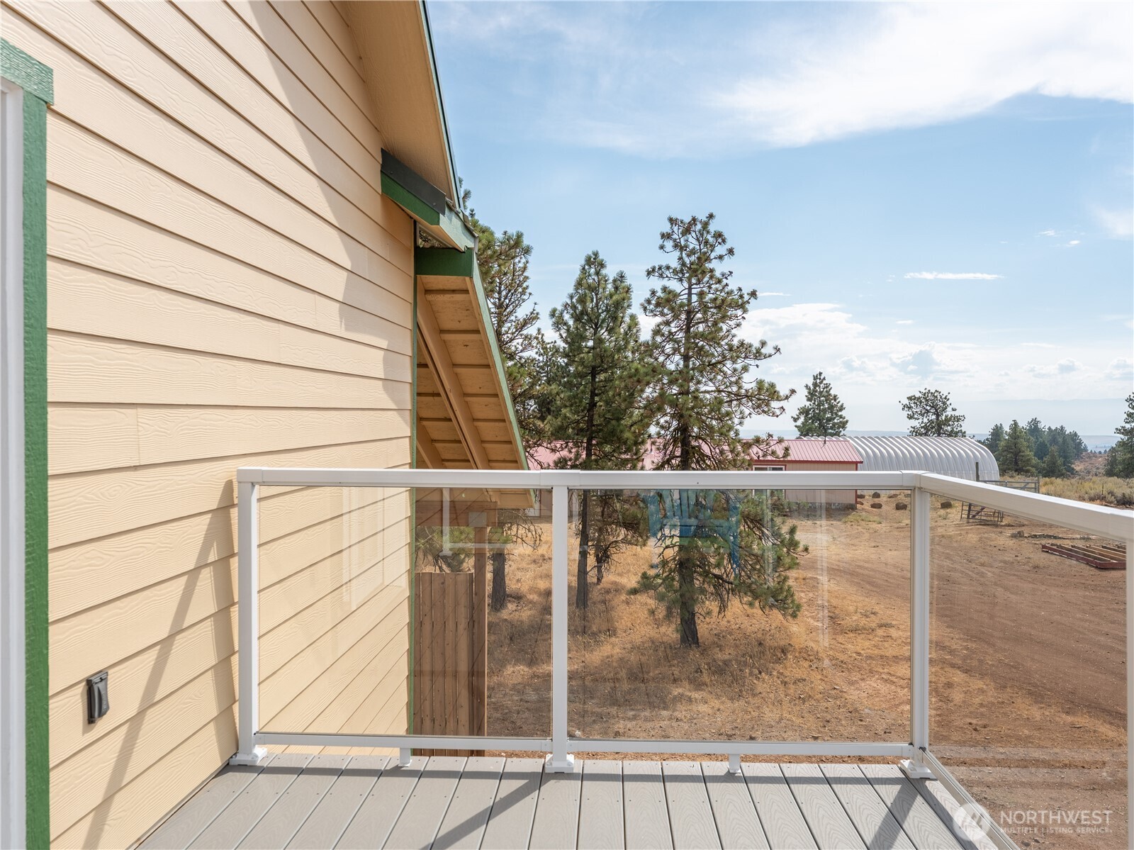 117 Hummingbird Road East Wenatchee, WA 98802 - Photo 40 of 40 a view of a balcony with lake view
