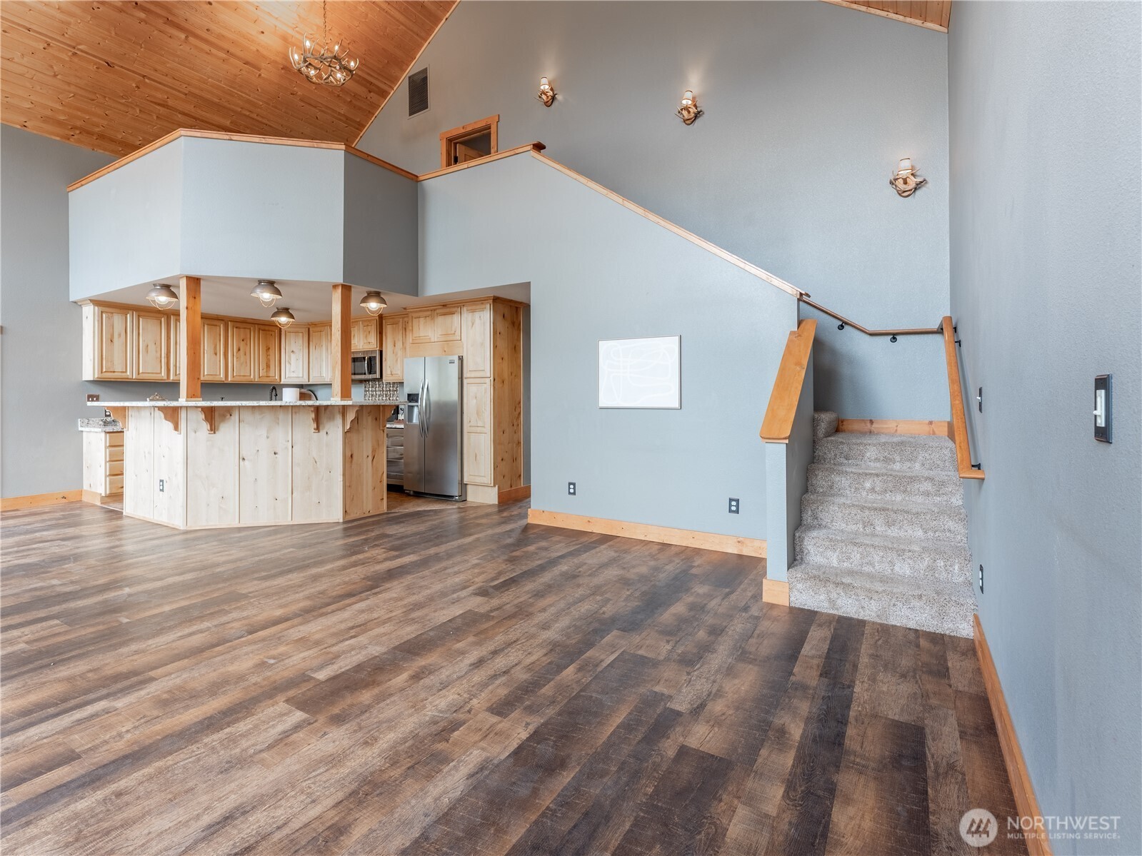 117 Hummingbird Road East Wenatchee, WA 98802 - Photo 7 of 40 a view of kitchen and wooden floor