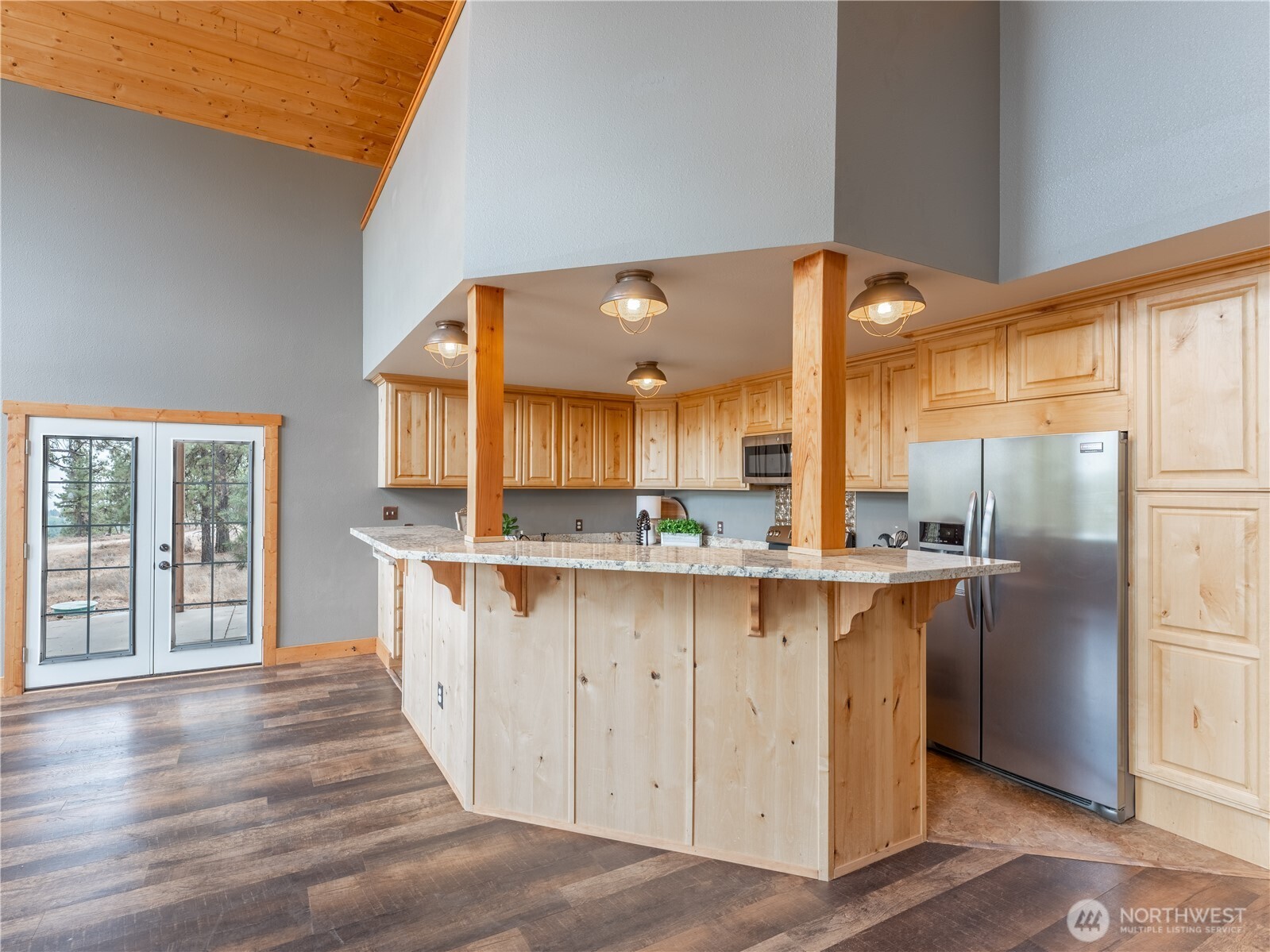 117 Hummingbird Road East Wenatchee, WA 98802 - Photo 10 of 40 a kitchen with stainless steel appliances granite countertop a sink a stove and a refrigerator