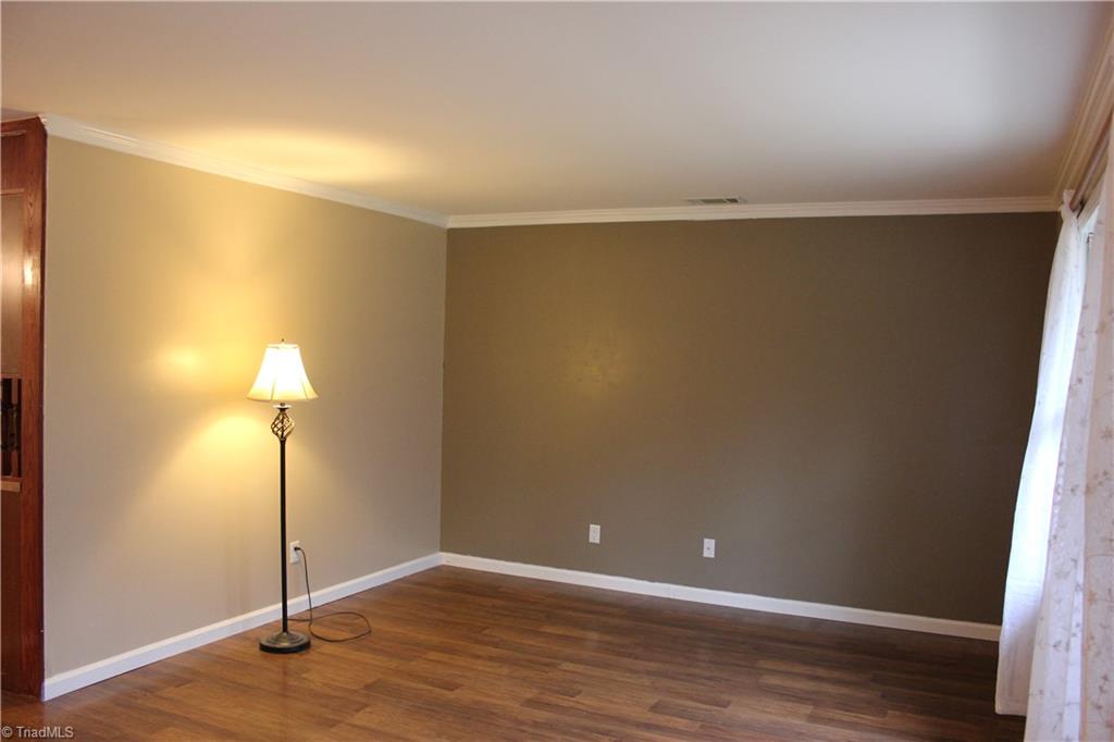 795 Stratford Road Lexington, NC 27292 - Photo 14 of 48 Main level bath