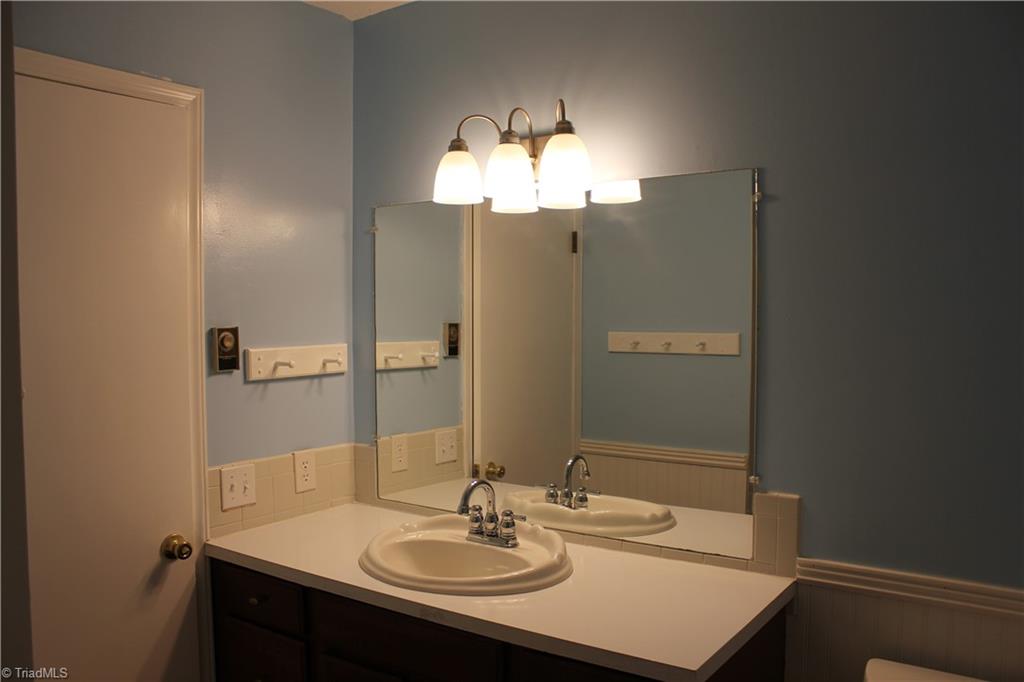 795 Stratford Road Lexington, NC 27292 - Photo 23 of 48 Bedroom 3