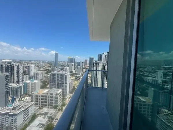 $3,900 | 79 Southwest 12th Street, Unit 2403S, Miami, FL 33130