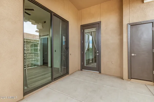 a view of entryway with bathroom