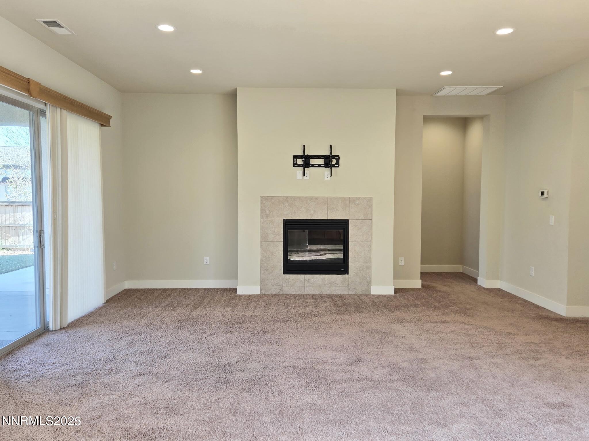 162 Jennys Lane Fernley, NV 89408 - Photo 11 of 39 an empty room with a fireplace
