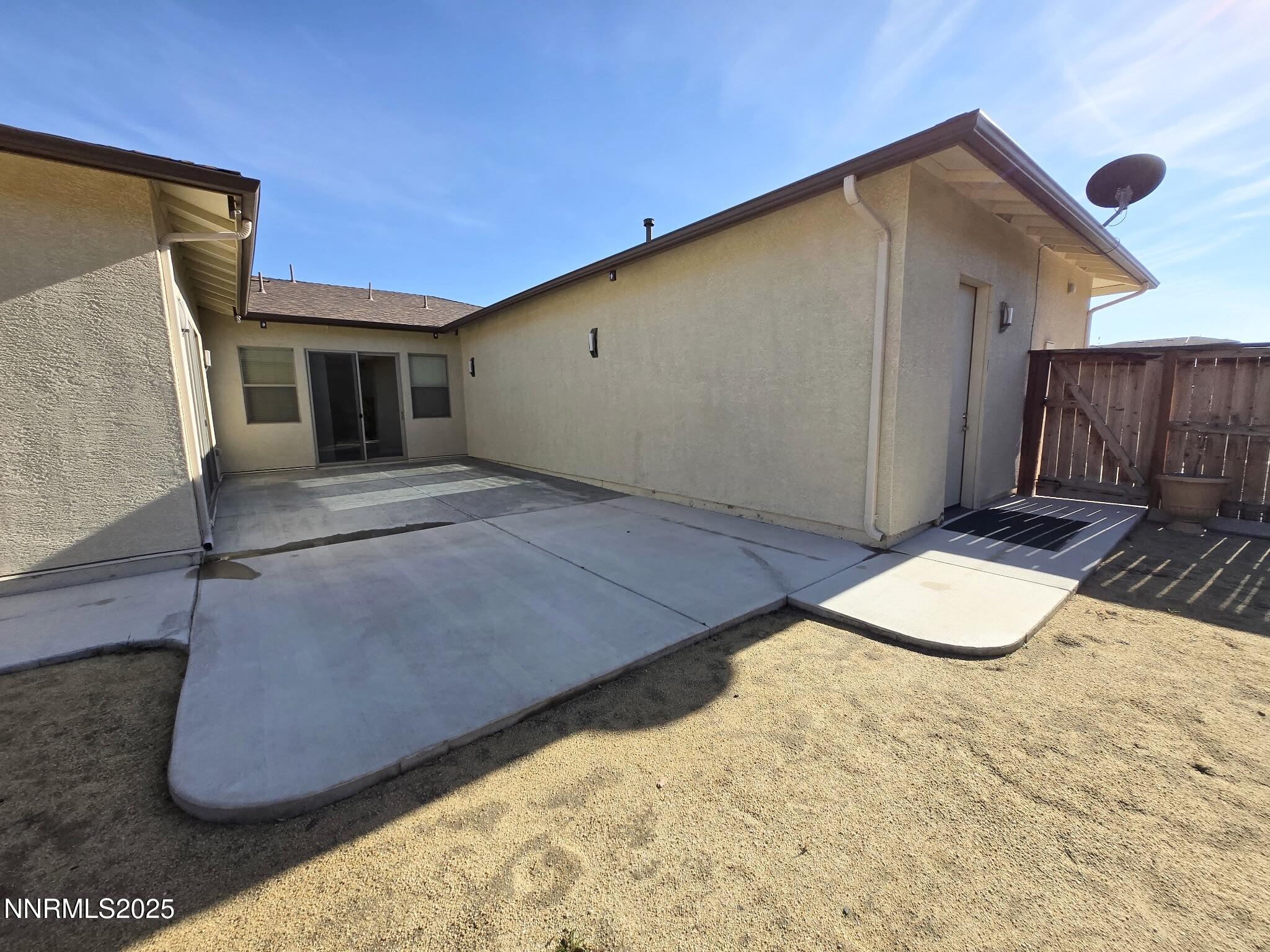 162 Jennys Lane Fernley, NV 89408 - Photo 23 of 39 a backyard of a house
