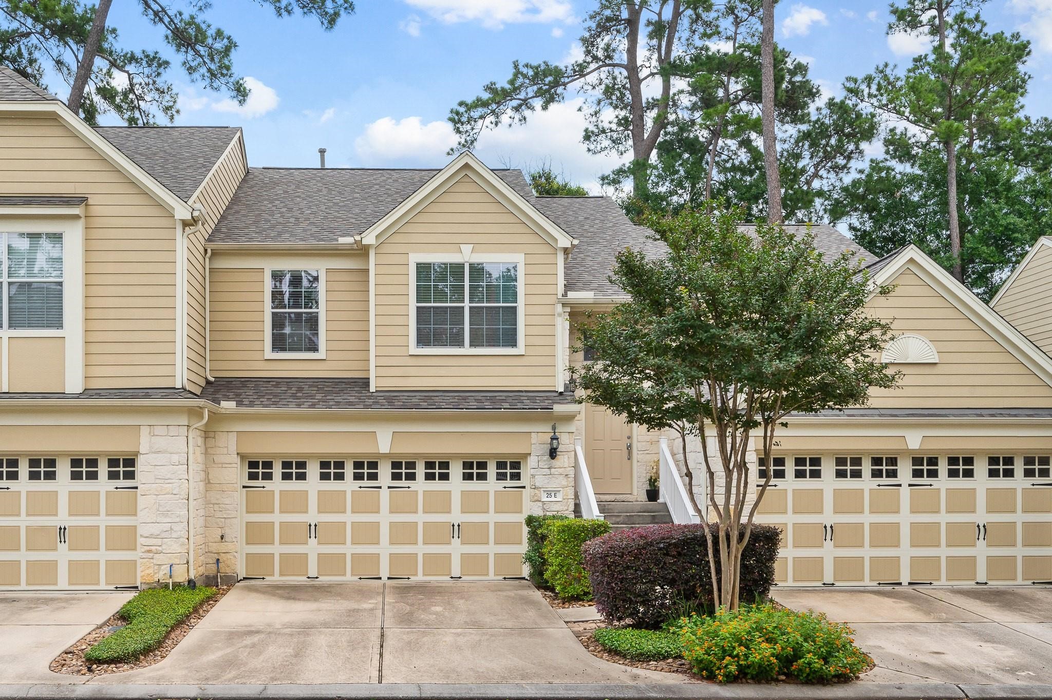 Stunning 3 bedroom, 2 bathroom condo situated in the Willowbrook Condominiums subdivision offers 2 car attached garage and many upgrades! With its prime location, close to shopping, dining, and schools, this condo provides the perfect blend of comfort and convenience.