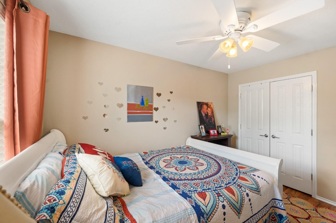 13600 Breton Ridge Street, Unit 25E Houston, TX 77070 - Photo 27 of 39 a bedroom with bed and a chandelier