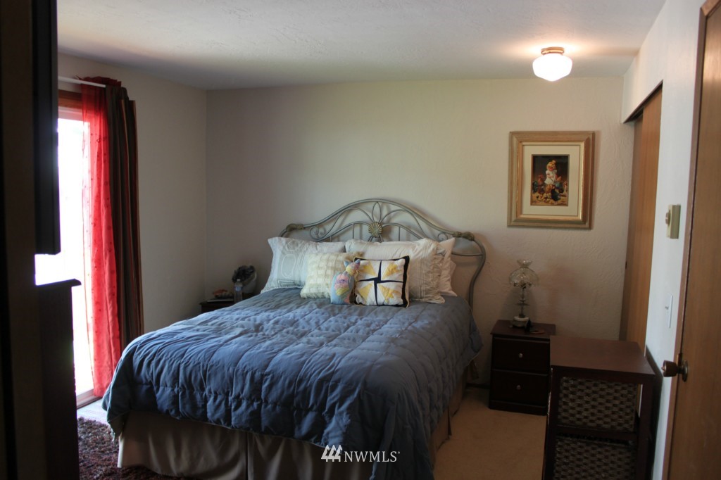 4042 Dyes Inlet Road Northwest Bremerton, WA 98312 - Photo 12 of 15 Gallery Image 12