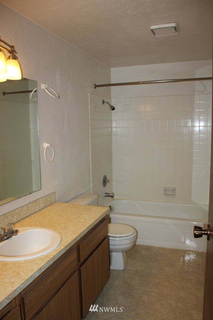 4042 Dyes Inlet Road Northwest Bremerton, WA 98312 - Photo 13 of 15 Gallery Image 13