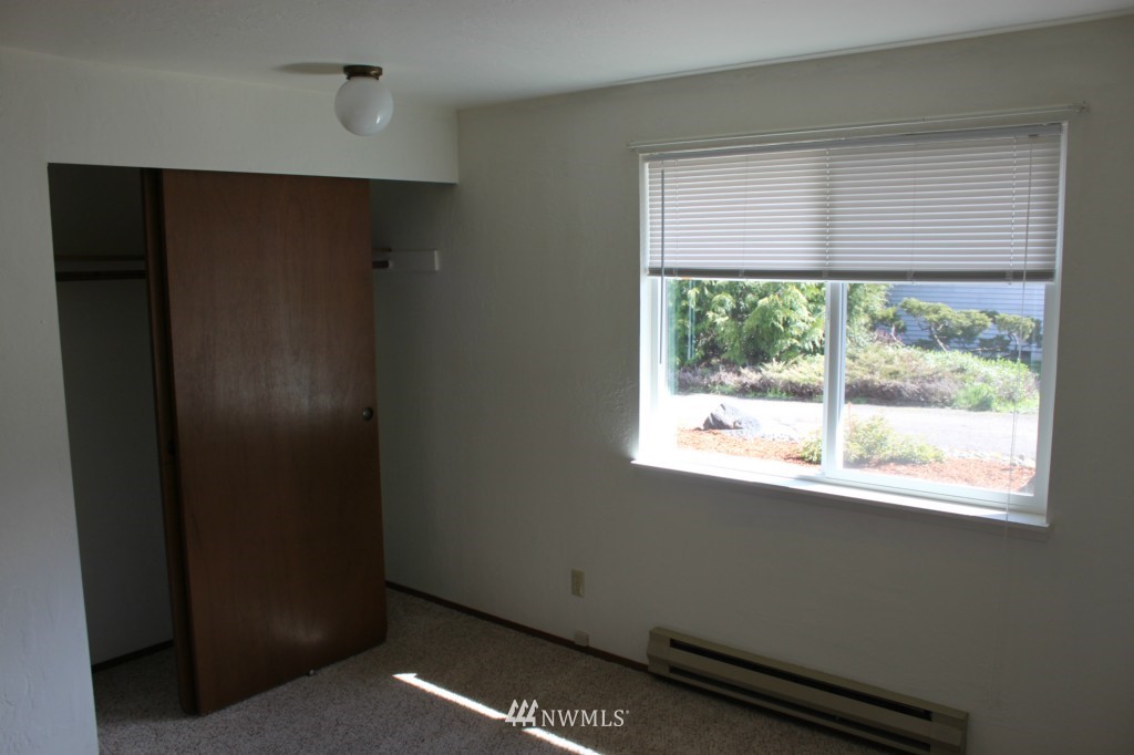 4042 Dyes Inlet Road Northwest Bremerton, WA 98312 - Photo 14 of 15 Gallery Image 14