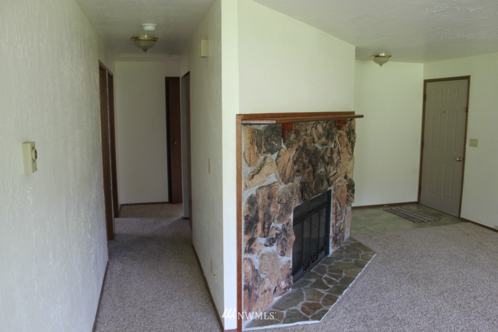 4042 Dyes Inlet Road Northwest Bremerton, WA 98312 - Photo 8 of 15 Gallery Image 8