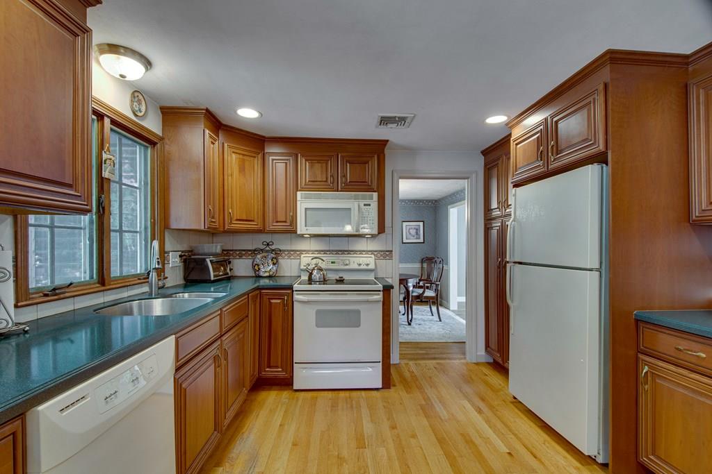 29 Oak Hill Road Needham, MA 02492 - Photo 11 of 27