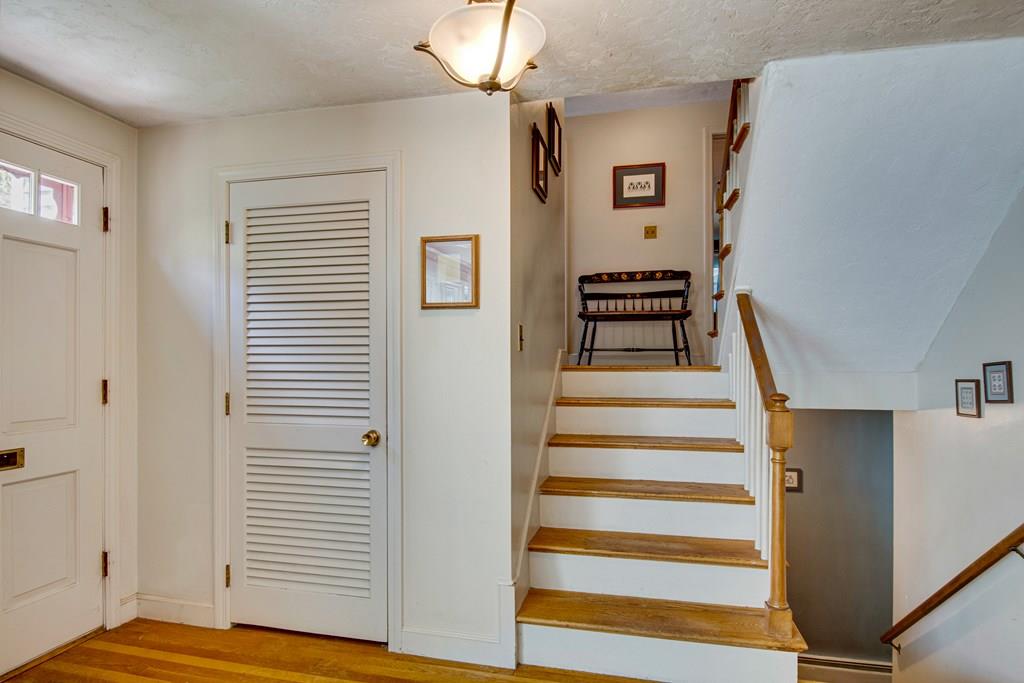 29 Oak Hill Road Needham, MA 02492 - Photo 3 of 27