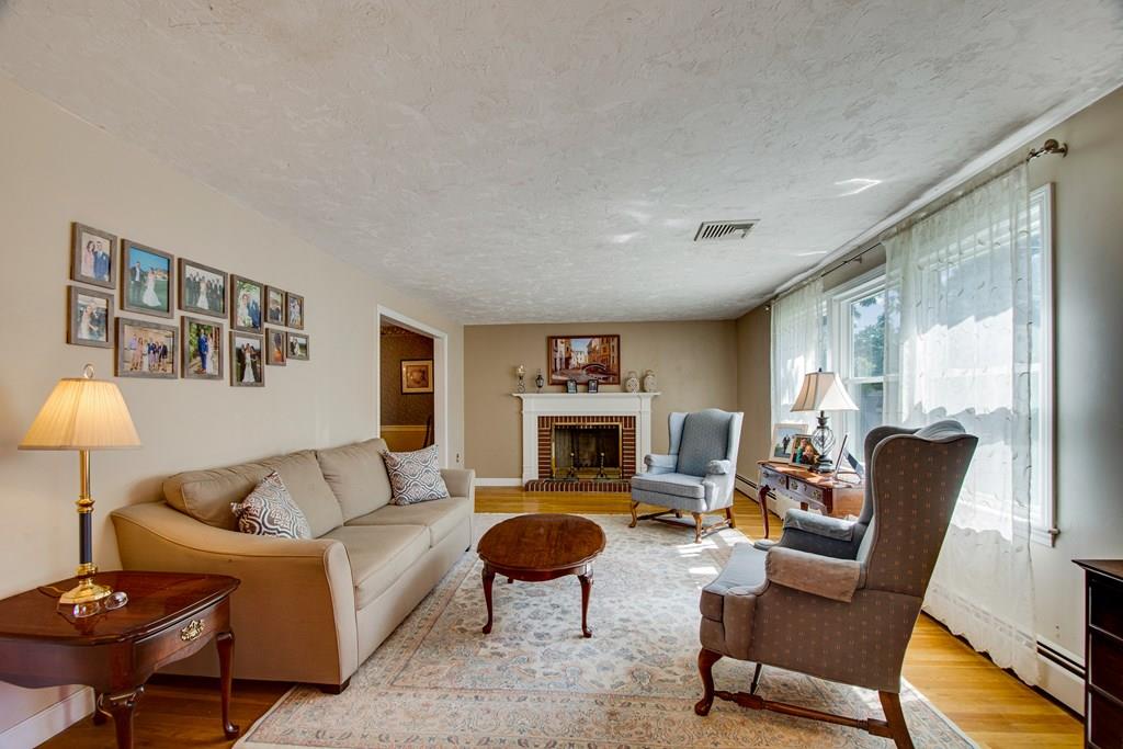 29 Oak Hill Road Needham, MA 02492 - Photo 4 of 27