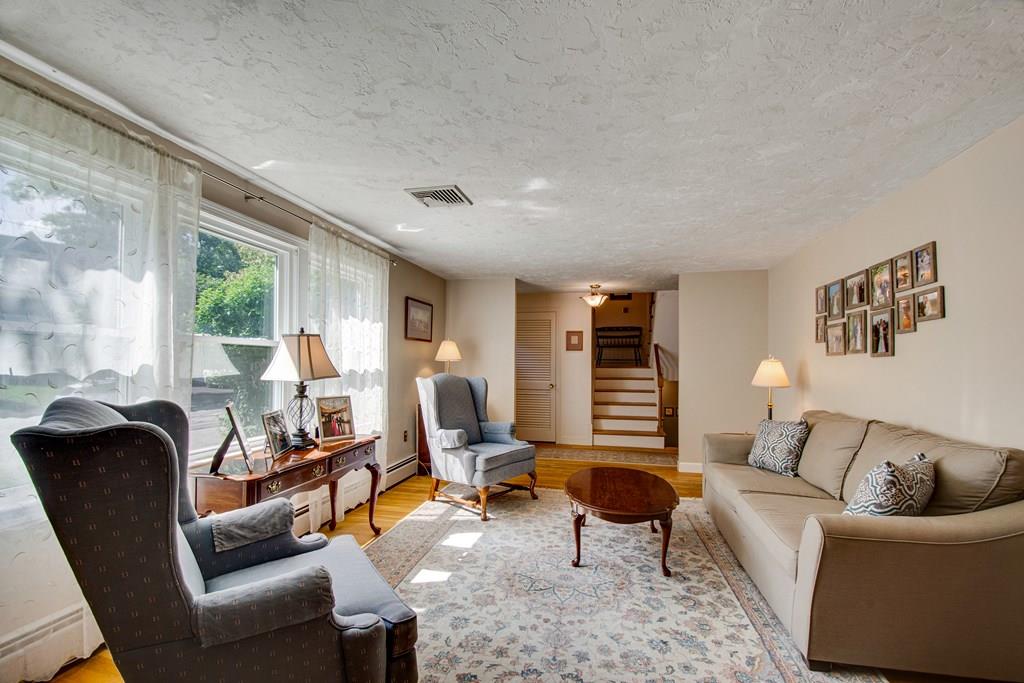 29 Oak Hill Road Needham, MA 02492 - Photo 6 of 27