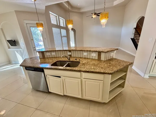$2,400 | 2607 Seal Pointe, Converse, TX 78109