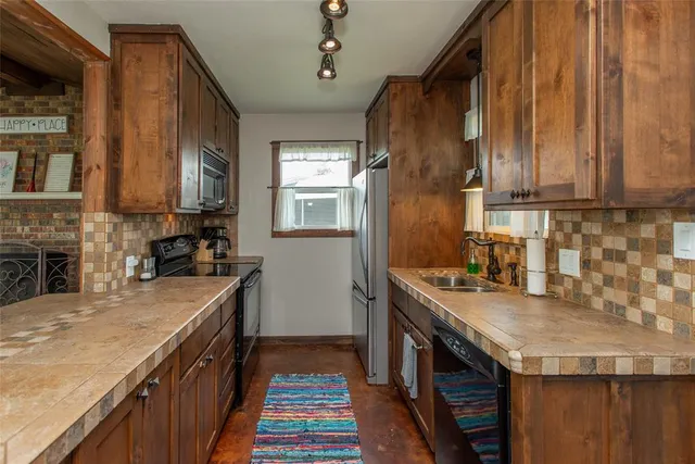 $624,999 | 113 Dolly Drive, Mabank, TX 75156