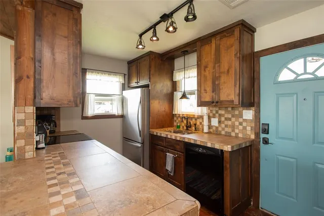 $624,999 | 113 Dolly Drive, Mabank, TX 75156