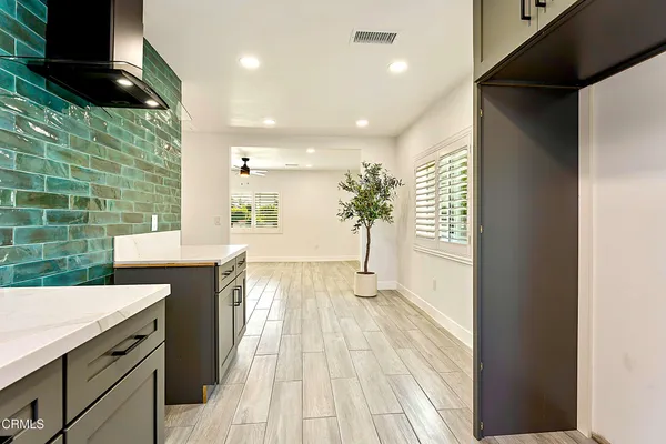 a balcony with view of outdoor space