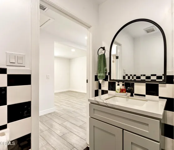 $3,300 | 1121 La Puerta Street, Los Angeles, CA 90023