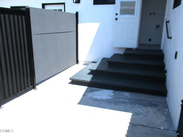 $3,300 | 1121 La Puerta Street, Los Angeles, CA 90023