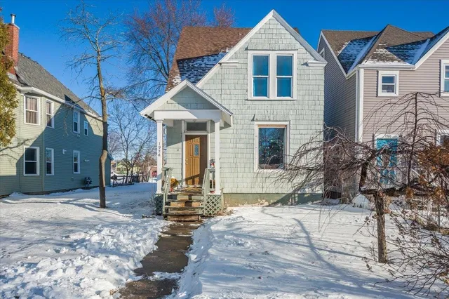 $237,500 | 1924 Banks Avenue, Superior, WI 54880