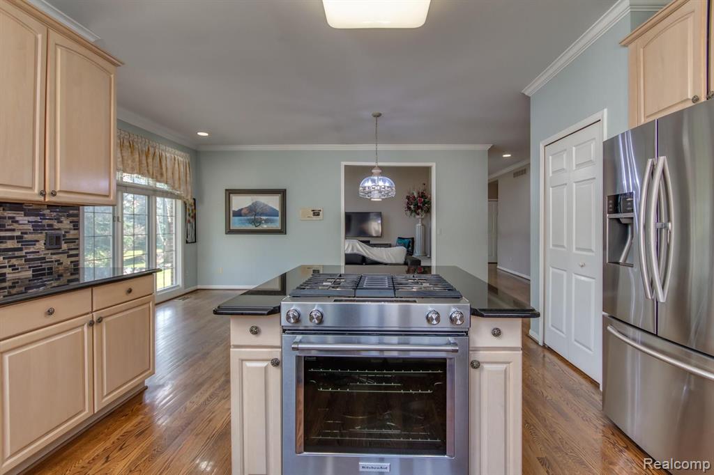 2074 Mapleridge Road Rochester Hills, MI 48309 - Photo 15 of 48
