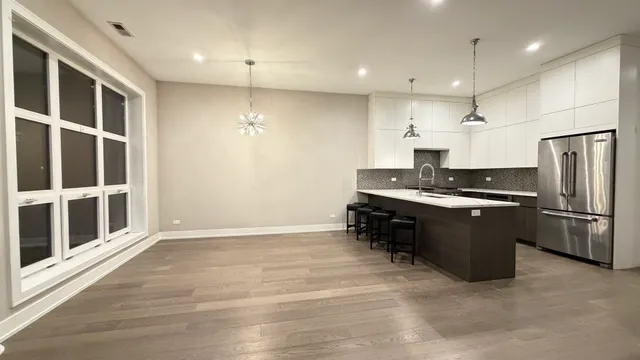 $4,450 | 2930 North Lincoln Avenue, Unit 2, Chicago, IL 60657