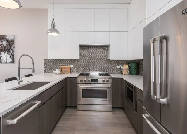 $4,450 | 2930 North Lincoln Avenue, Unit 2, Chicago, IL 60657