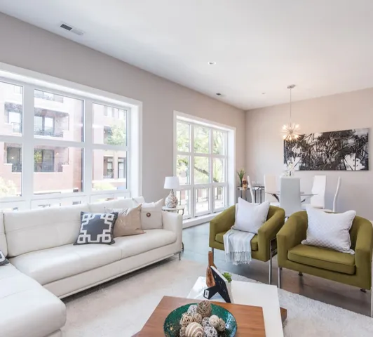 $4,450 | 2930 North Lincoln Avenue, Unit 2, Chicago, IL 60657