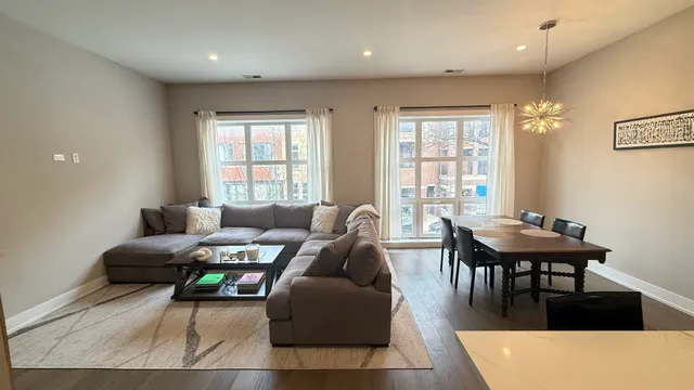 $4,450 | 2930 North Lincoln Avenue, Unit 2, Chicago, IL 60657