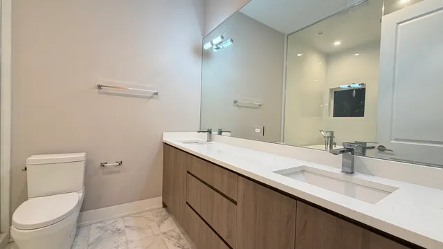 $4,450 | 2930 North Lincoln Avenue, Unit 2, Chicago, IL 60657