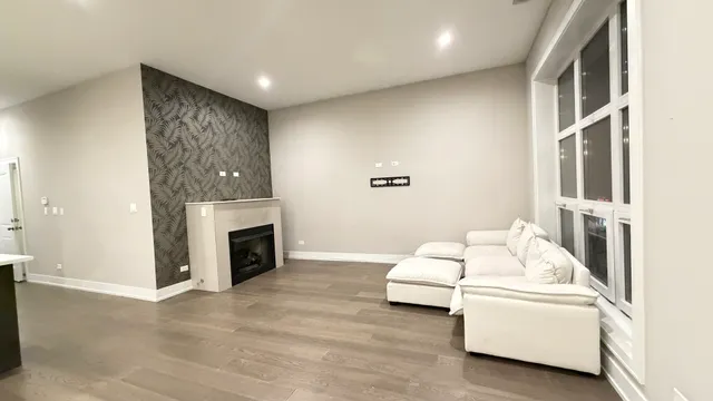 $4,450 | 2930 North Lincoln Avenue, Unit 2, Chicago, IL 60657