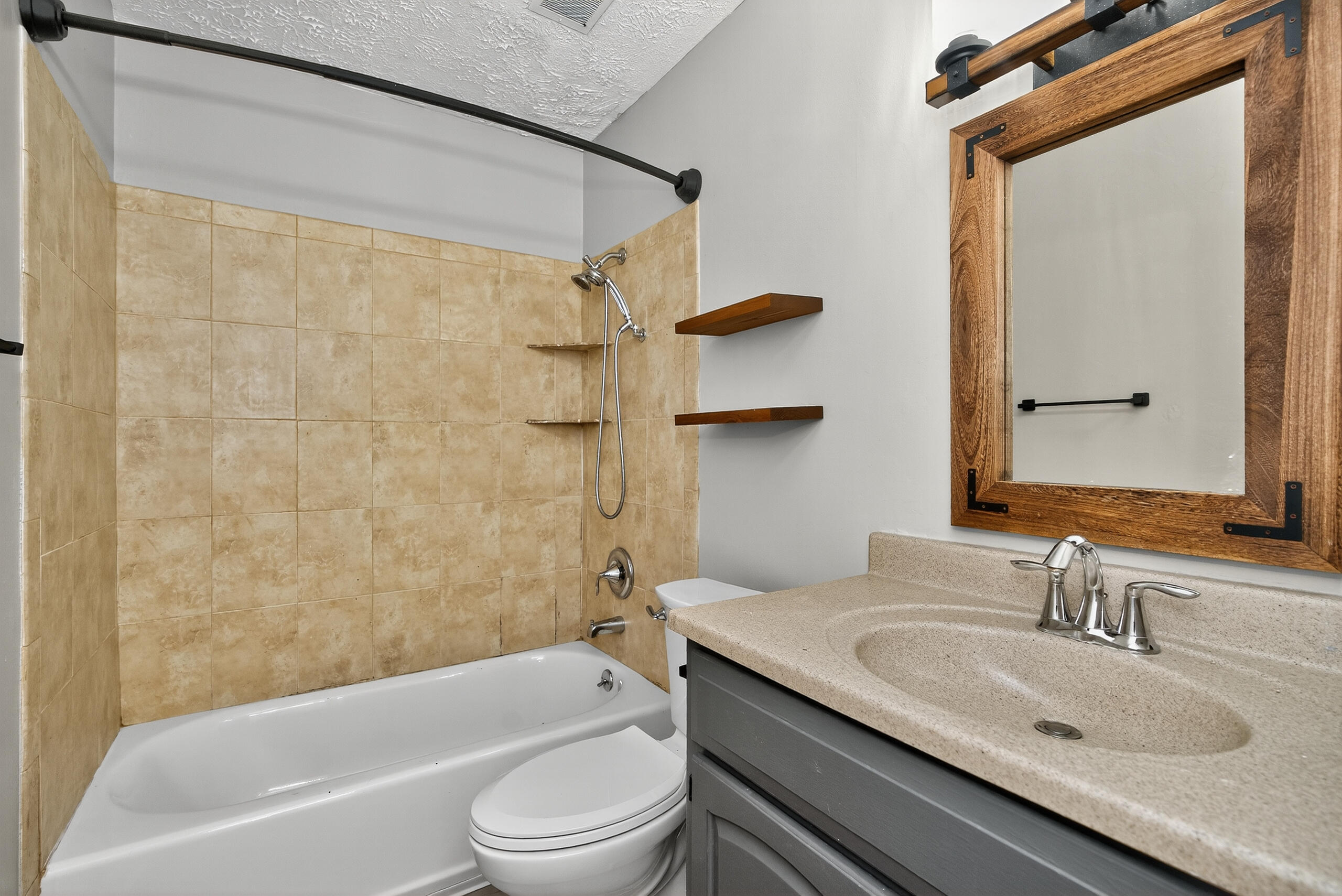 421 Redding Road, Unit 70 Lexington, KY 40517 - Photo 12 of 18 Bathroom