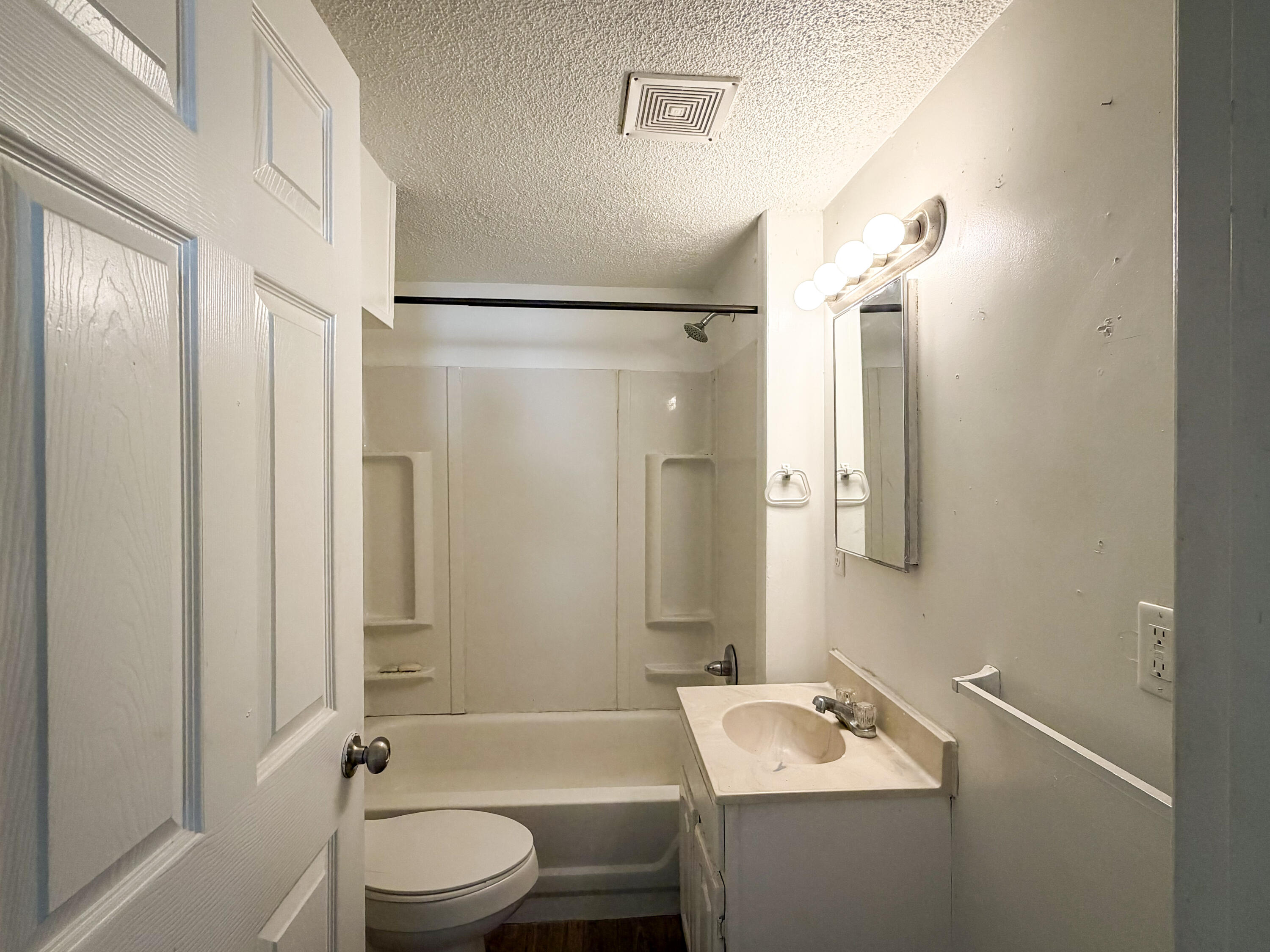 2936 West Walnut Street Springfield, MO 65802 - Photo 8 of 15 10-IMG_4381