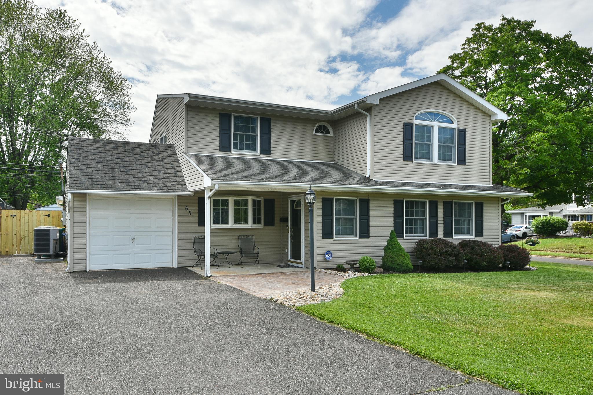 65 Hawk Road Levittown, PA 19056 - Photo 3 of 47 Gallery Image 3